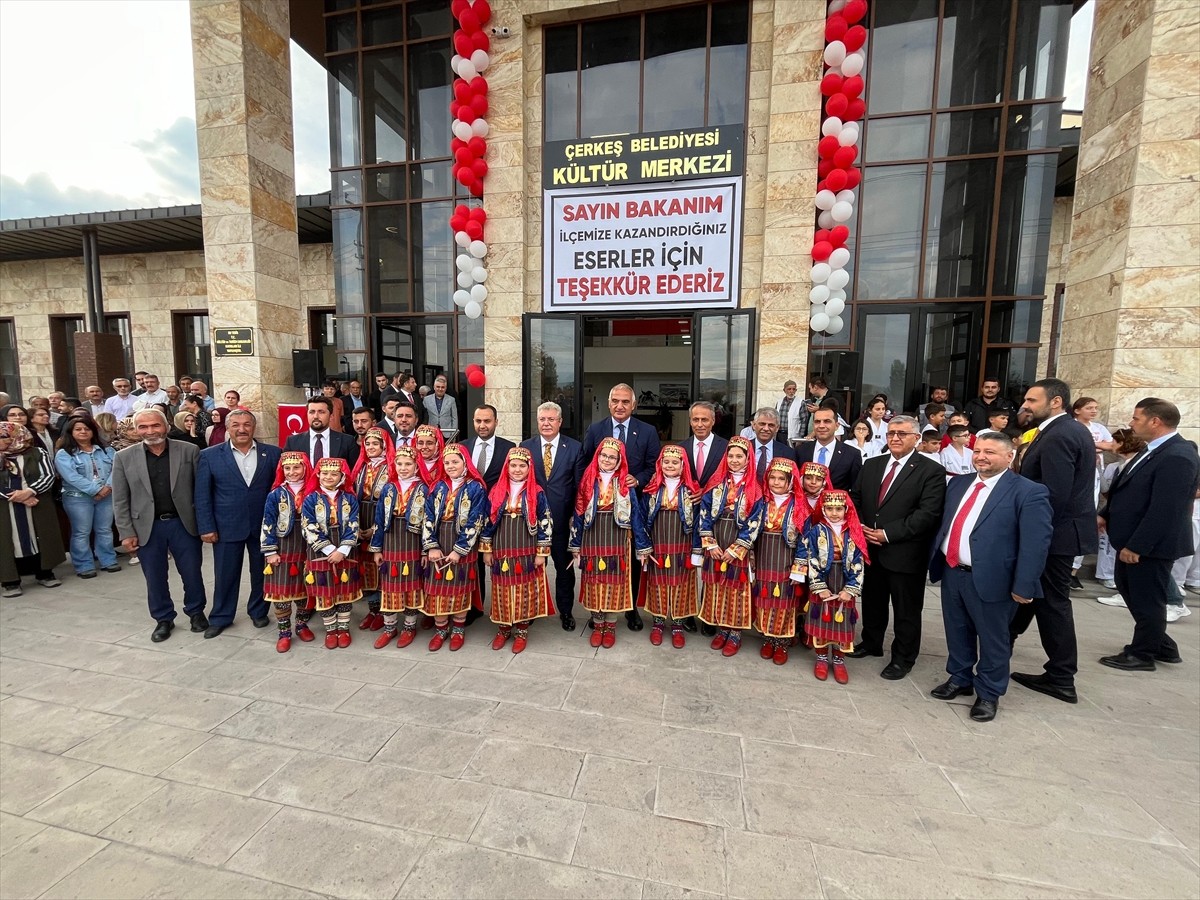 Kültür ve Turizm Bakanı Mehmet Nuri Ersoy, Türkiye Buluşmaları kapsamında geldiği Çankırı'da...