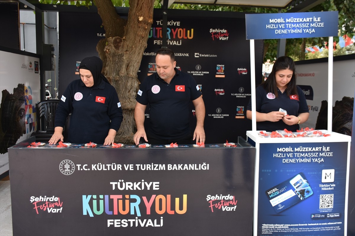 Kültür ve Turizm Bakanlığı ile Gaziantep Büyükşehir Belediyesi iş birliğinde düzenlenen...