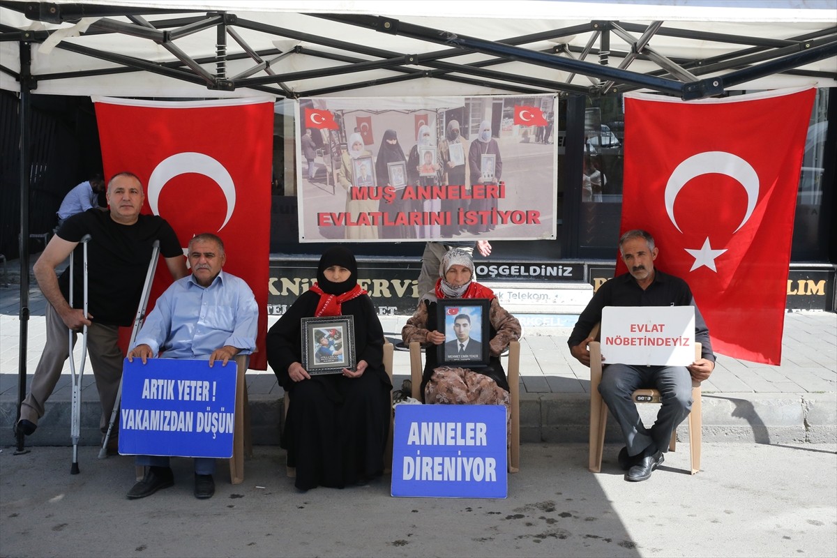 Muş'ta çocuklarının terör örgütü PKK tarafından dağa götürülmesinden DEM Parti'yi sorumlu tutan...