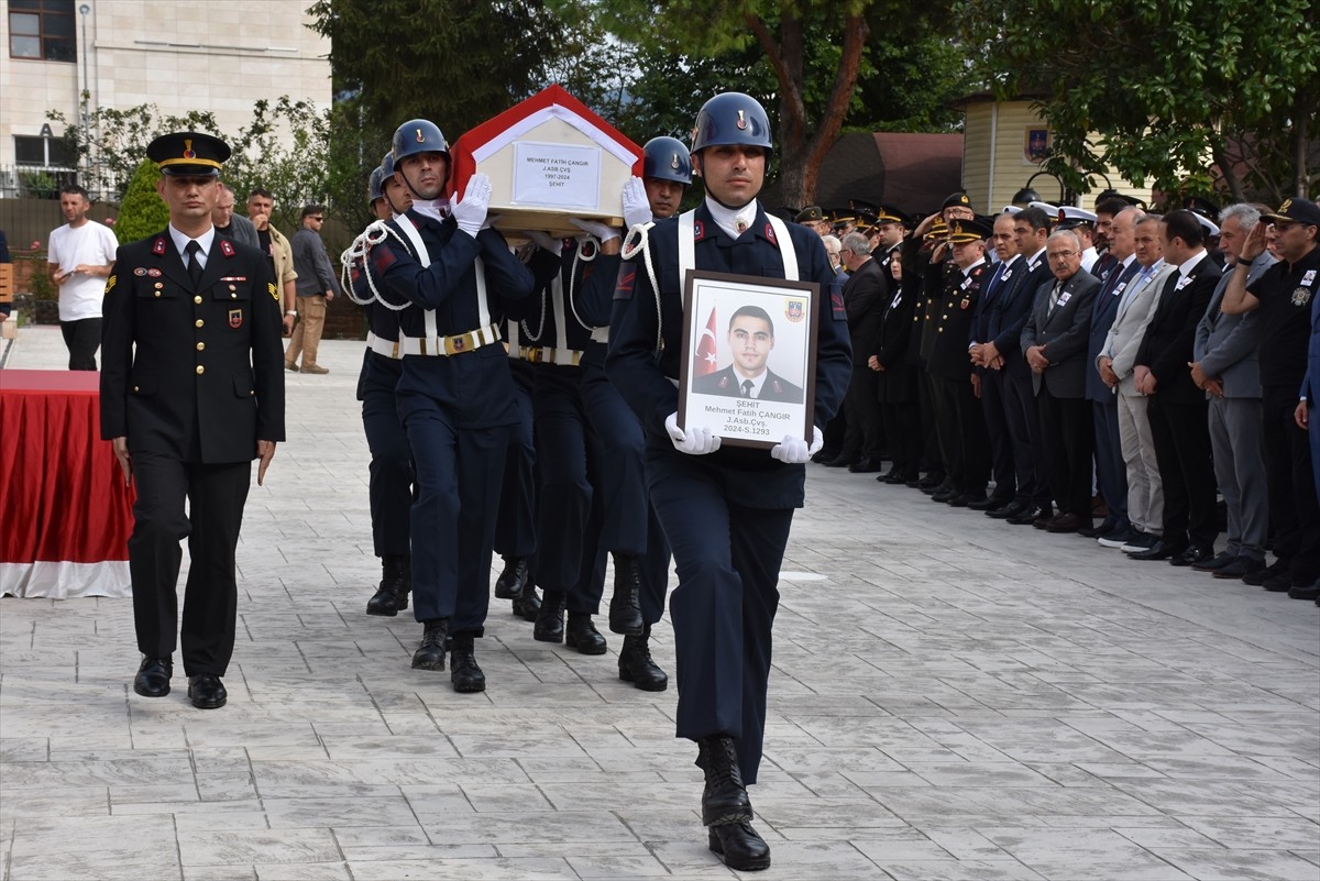 Ordu'nun Gülyalı ilçesindeki kontrol noktasında motosikletin çarptığı Jandarma Astsubay Çavuş...