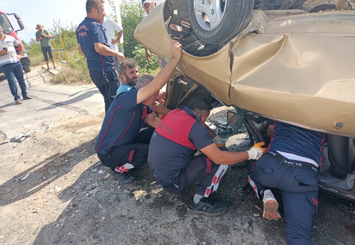 Osmaniye'nin Kadirli ilçesinde iki otomobilin çarpışması sonucu yaralanan 7 kişi hastaneye...