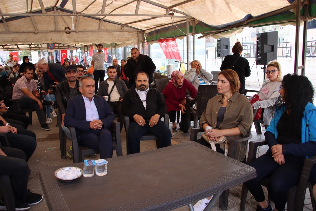 Büyük Birlik Partisi Genel Başkan Yardımcısı Tevfik Eren, Iğdır'da basın mensuplarıyla bir araya...