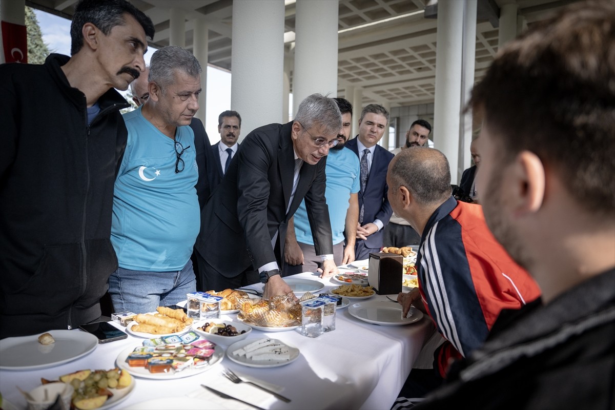 Sağlık Bakanı Kemal Memişoğlu, 19 Eylül Gaziler Günü dolayısıyla, Sağlık Bilimleri Üniversitesi...