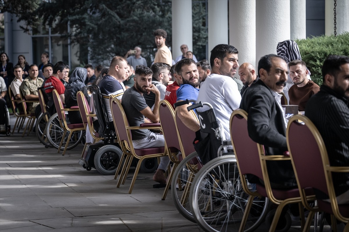 Sağlık Bakanı Kemal Memişoğlu, 19 Eylül Gaziler Günü dolayısıyla, Sağlık Bilimleri Üniversitesi...