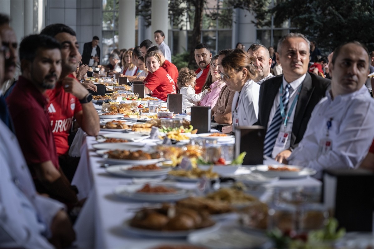 Sağlık Bakanı Kemal Memişoğlu, 19 Eylül Gaziler Günü dolayısıyla, Sağlık Bilimleri Üniversitesi...