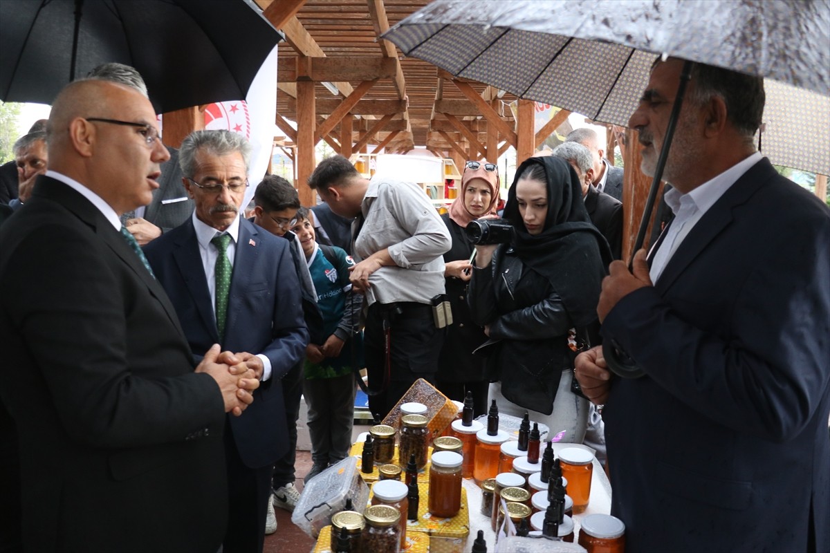 Ağrı'nın zengin bitki örtüsüne sahip yüksek rakımlı bölgelerinde arıcılar tarafından üretilen...