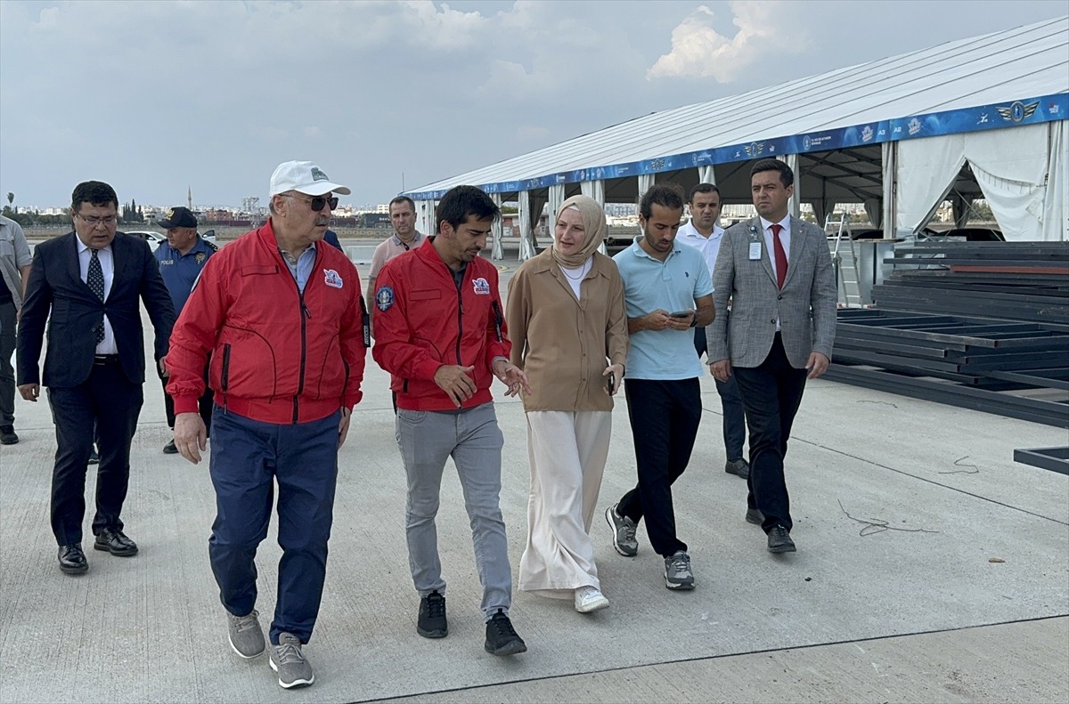 Adana Valisi Yavuz Selim Köşger (sol1), Havacılık, Uzay ve Teknoloji Festivali'nin (TEKNOFEST)...