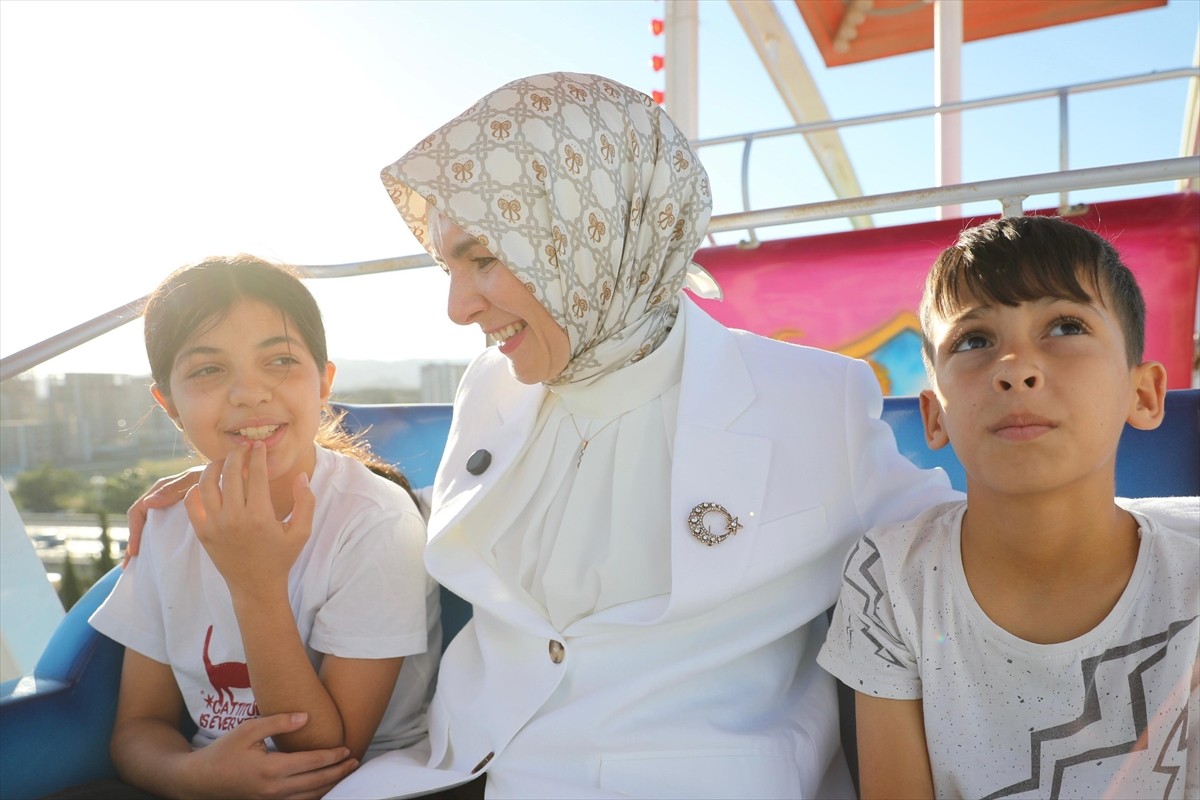 Aile ve Sosyal Hizmetler Bakanı Mahinur Özdemir Göktaş, Kahramanmaraş merkezli depremlerde...