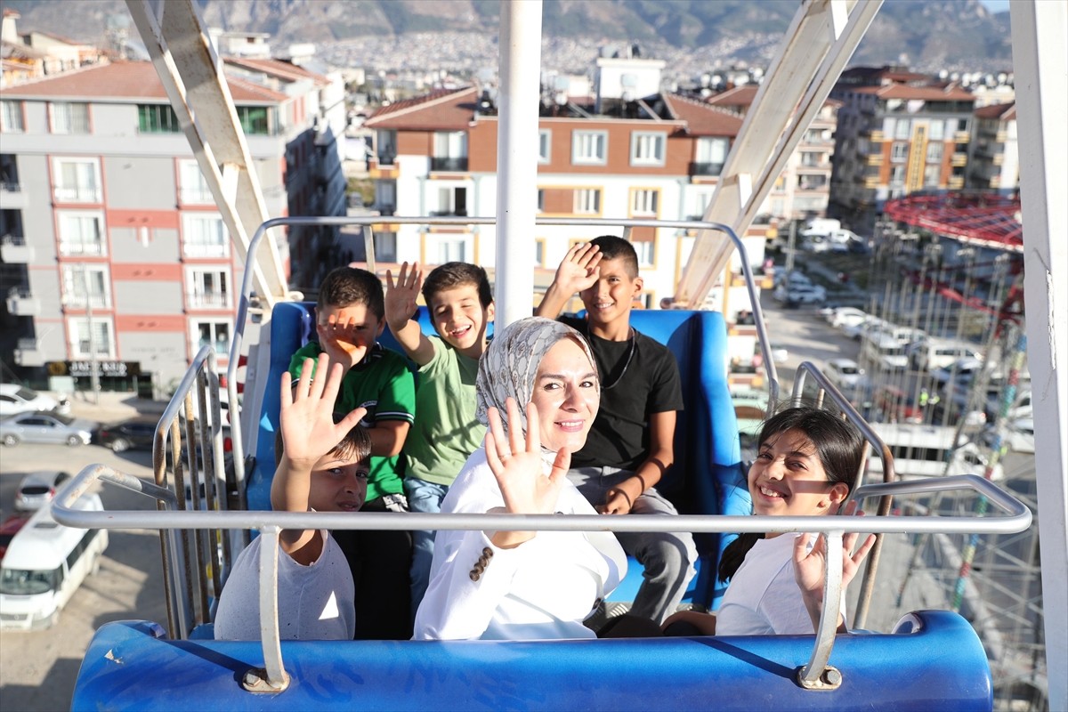 Aile ve Sosyal Hizmetler Bakanı Mahinur Özdemir Göktaş, Kahramanmaraş merkezli depremlerde...