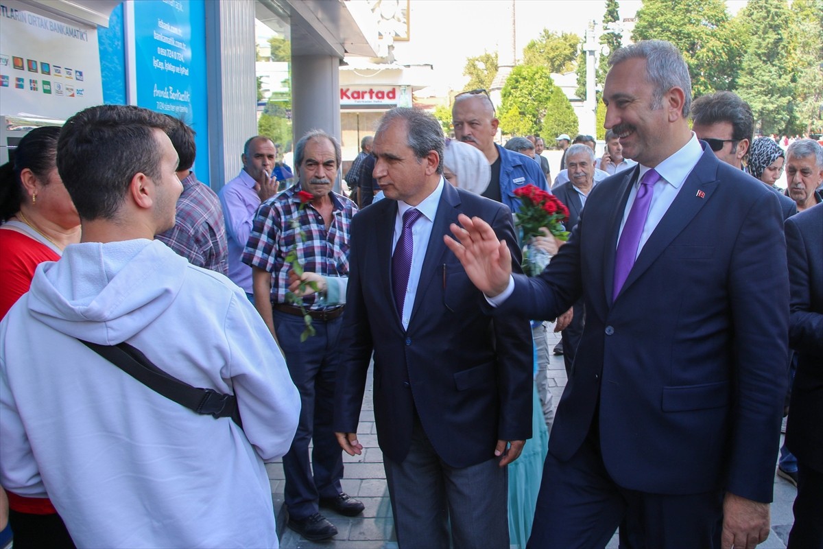 AK Parti Grup Başkanvekili Abdülhamit Gül (sağ3), partisinin "Türkiye Buluşmaları" programı...