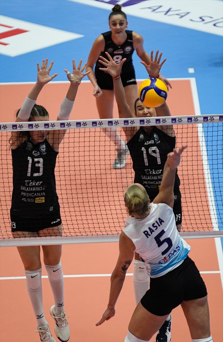 AXA Sigorta Kadınlar Kupa Voley 2. Grup ilk maçında Nilüfer Belediyesi Eker ile Aydın Büyükşehir...