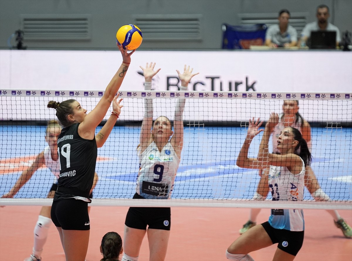 AXA Sigorta Kadınlar Kupa Voley 2. Grup ilk maçında Nilüfer Belediyesi Eker ile Aydın Büyükşehir...