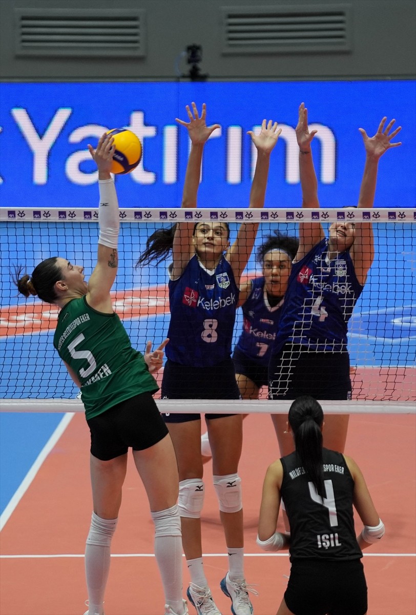 AXA Sigorta Kadınlar Kupa Voley maçında Bahçelievler Belediyespor ile Nilüfer Belediyesi Eker...