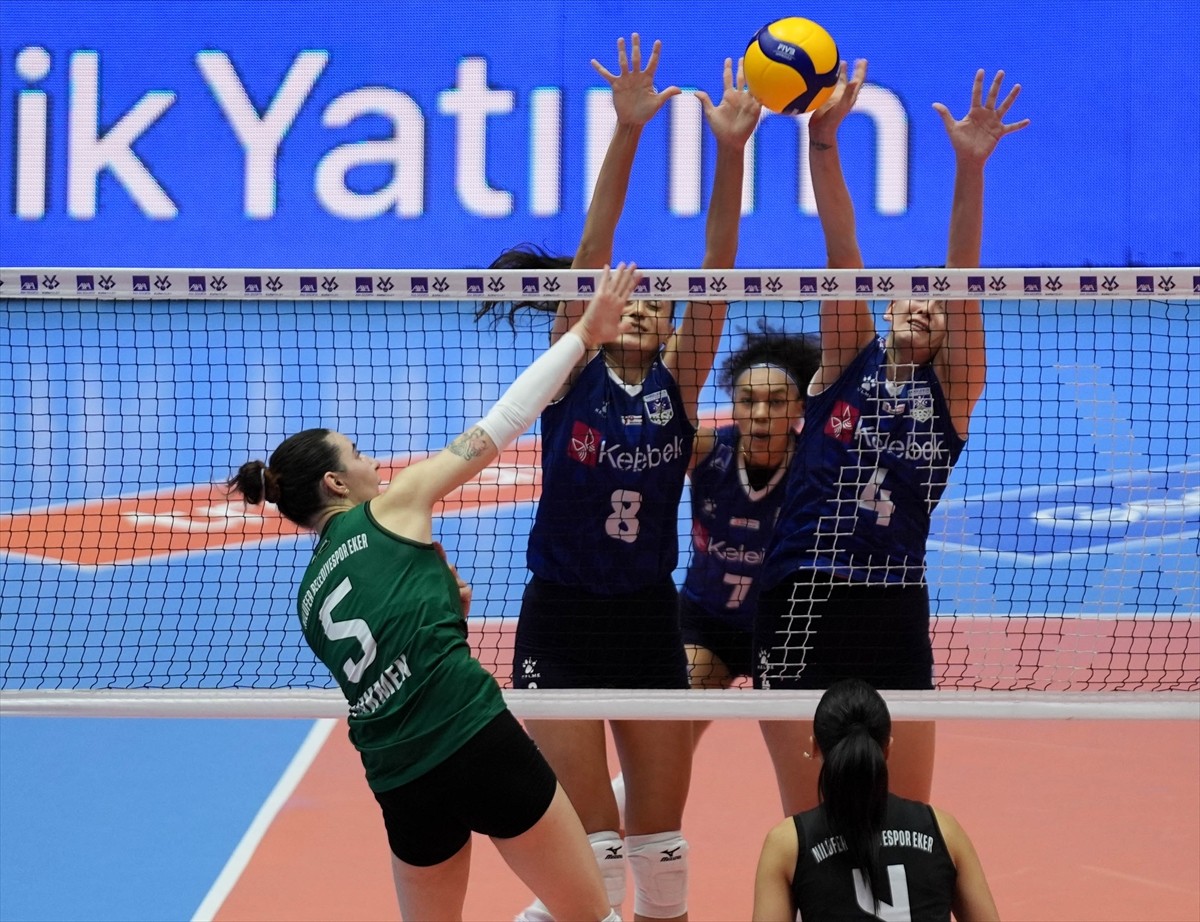 AXA Sigorta Kadınlar Kupa Voley maçında Bahçelievler Belediyespor ile Nilüfer Belediyesi Eker...