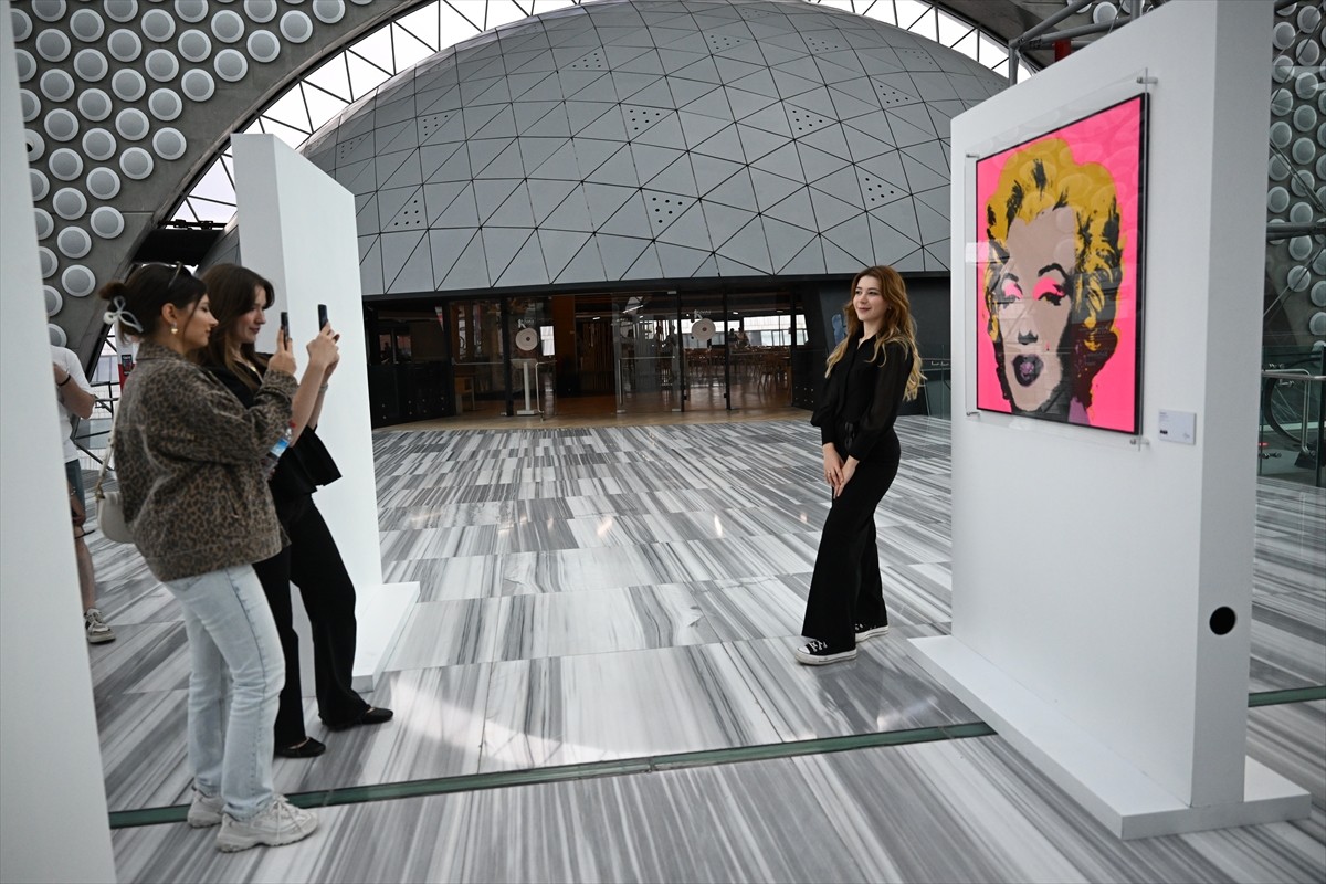 Başkentte, dünyaca ünlü sanatçı Andy Warhol'un "Warhol'un Dünyası Pop Art'ın İkonu" sergisi...