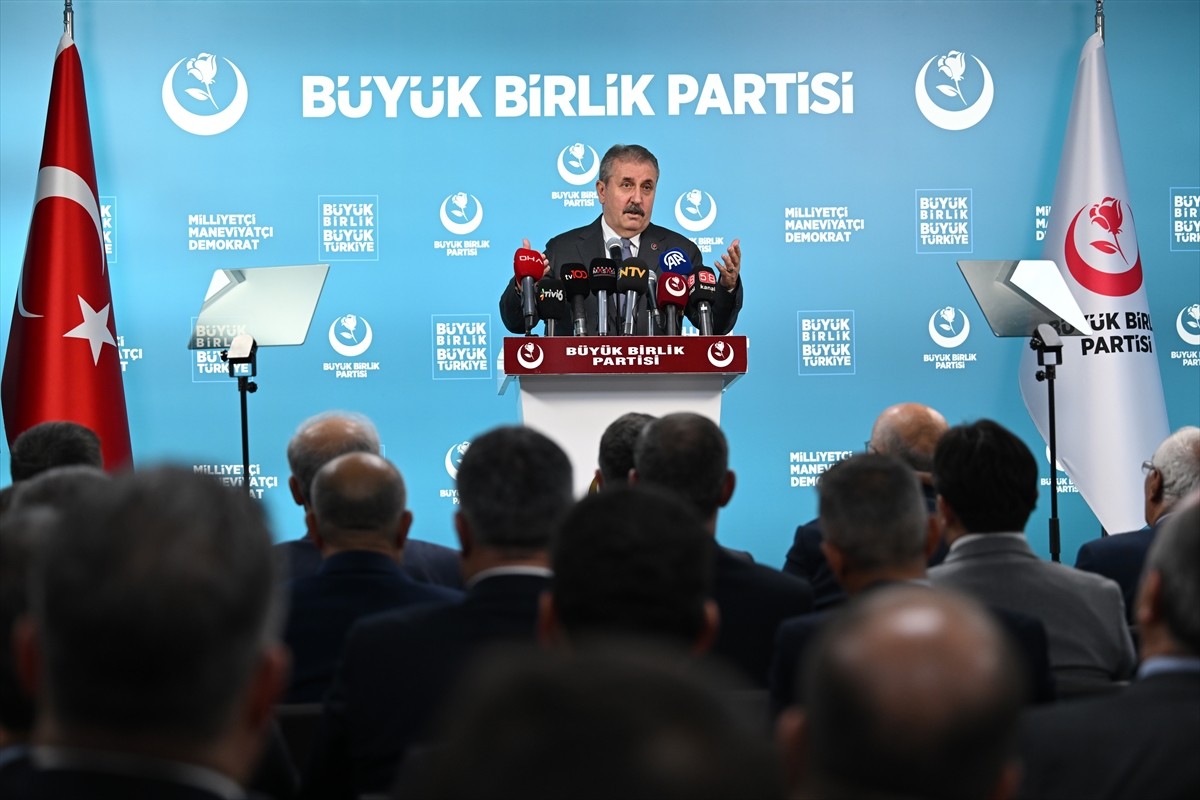 Büyük Birlik Partisi (BBP) Genel Başkanı Mustafa Destici, partisinin MKYK toplantısı öncesi...