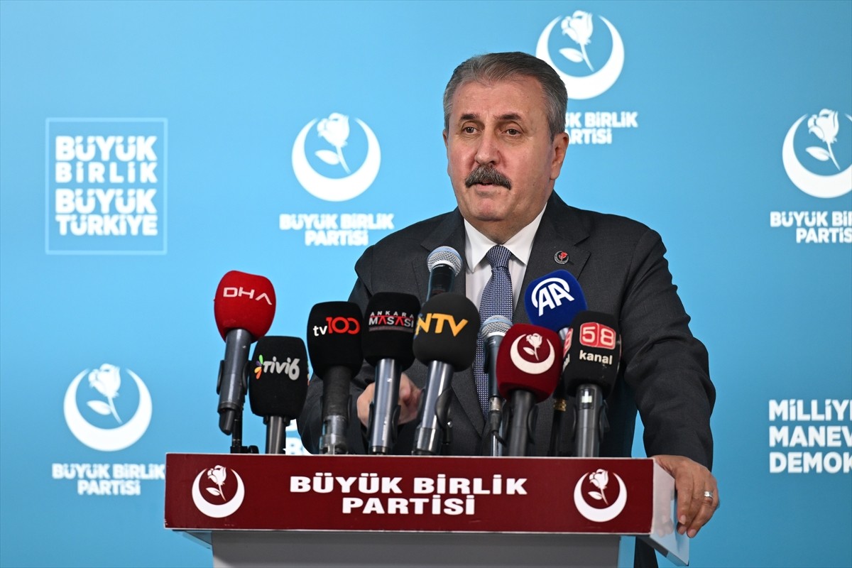 Büyük Birlik Partisi (BBP) Genel Başkanı Mustafa Destici, partisinin MKYK toplantısı öncesi...