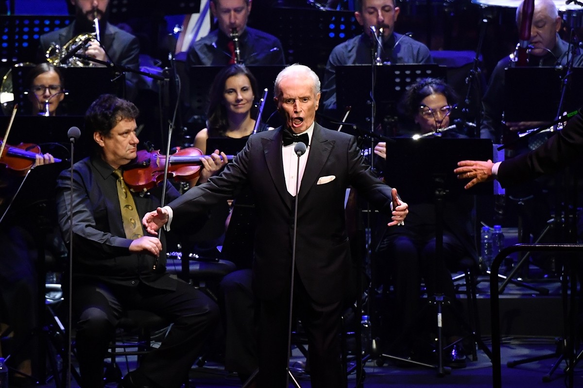 Dünyanın en büyük tenorları arasında gösterilen Jose Carreras, "The Farewell Tour" turnesiyle...