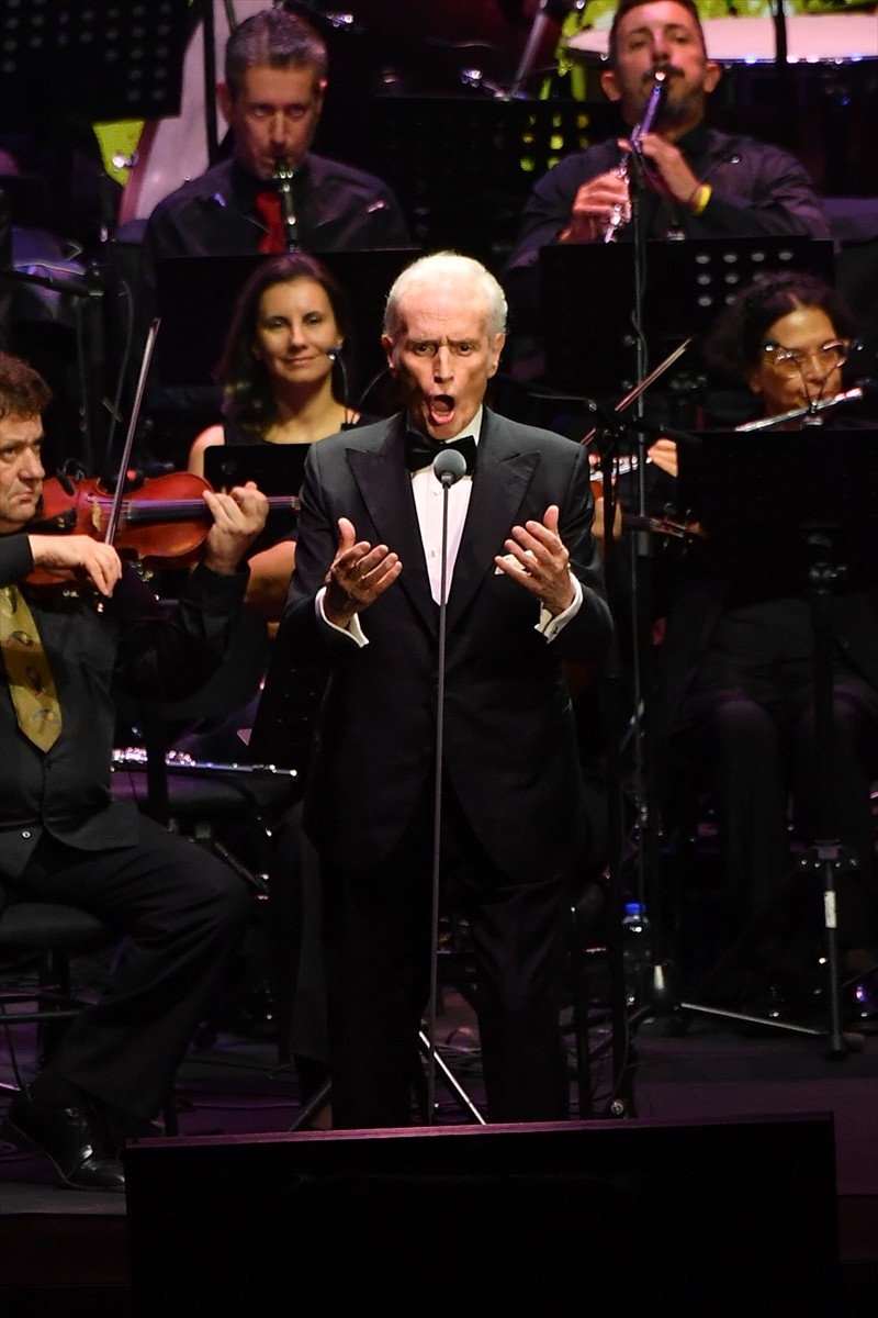 Dünyanın en büyük tenorları arasında gösterilen Jose Carreras, "The Farewell Tour" turnesiyle...