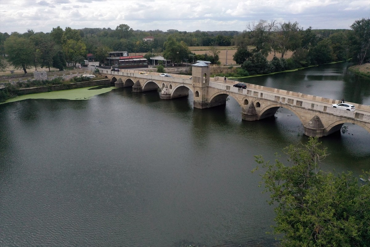  Edirne'nin önemli su kaynaklarından olan Tunca Nehri'nin debisi 2021 yılından beri düşüyor....