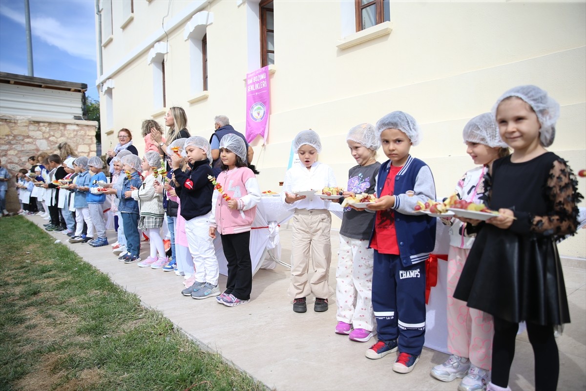 Kırklareli 15. Yayla, Bolluk, Bereket, Hasat ve Bağ Bozumu Şenlikleri kapsamında, "minik şefler"...