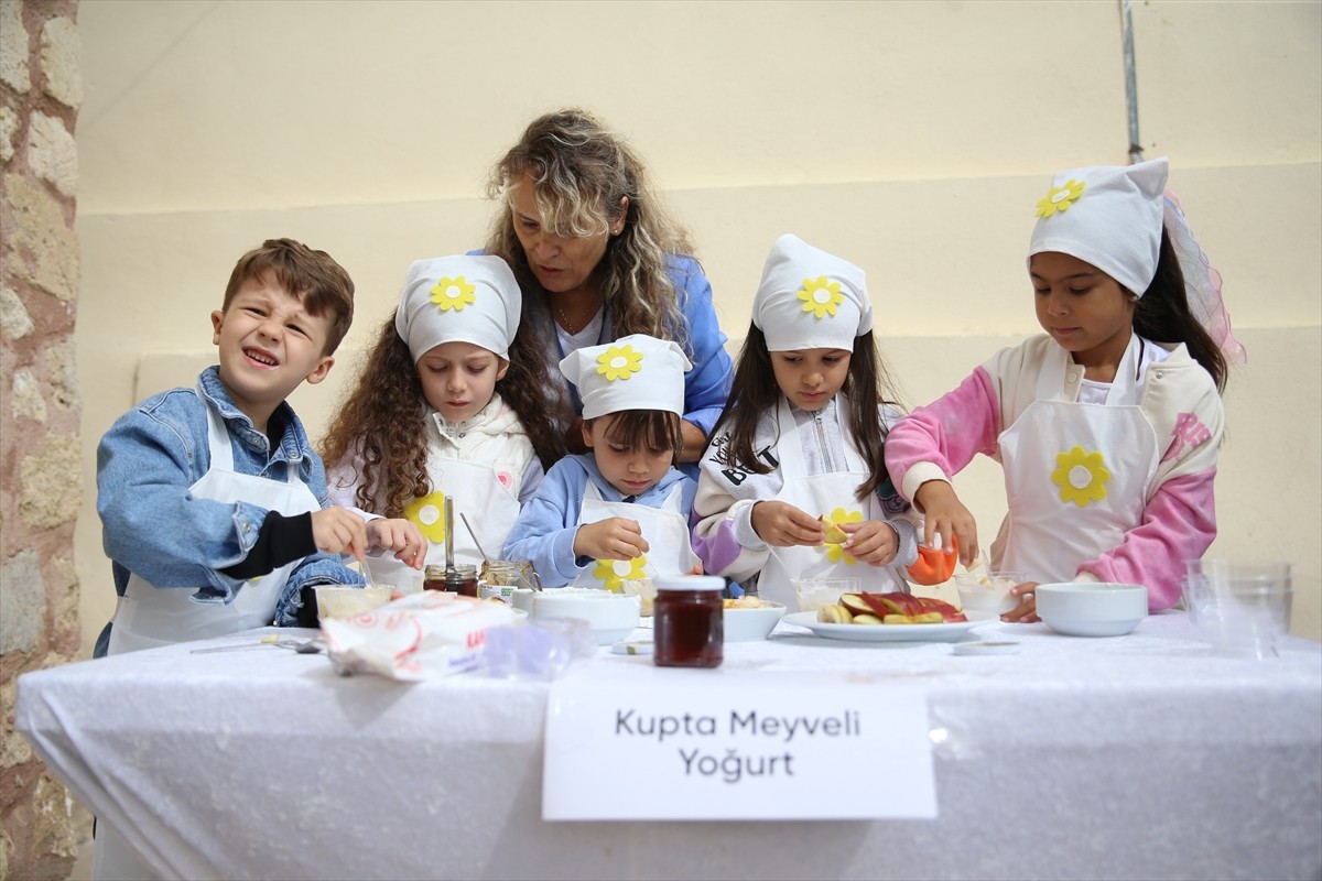 Kırklareli 15. Yayla, Bolluk, Bereket, Hasat ve Bağ Bozumu Şenlikleri kapsamında, "minik şefler"...