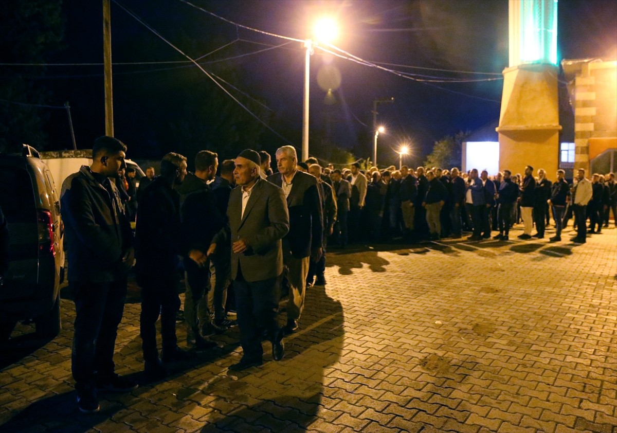 Muş'ta başına yorgun mermi isabet eden kız çocuğu yaşamını yitirdi. Yarpuzlu köyünde evinin önünde...