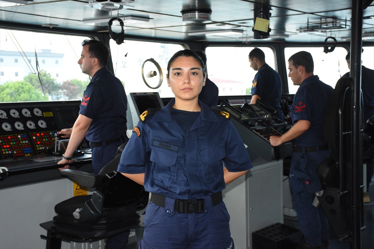 Sahil Güvenlik Karadeniz Bölge Komutanlığı TCSG-Dost gemisinde görevli 25 yaşındaki Teğmen Sedanur...