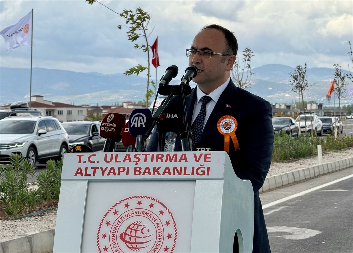 Ulaştırma ve Altyapı Bakanı Abdulkadir Uraloğlu (fotoğrafta), Bursa'nın İznik ilçesinde yapımı...