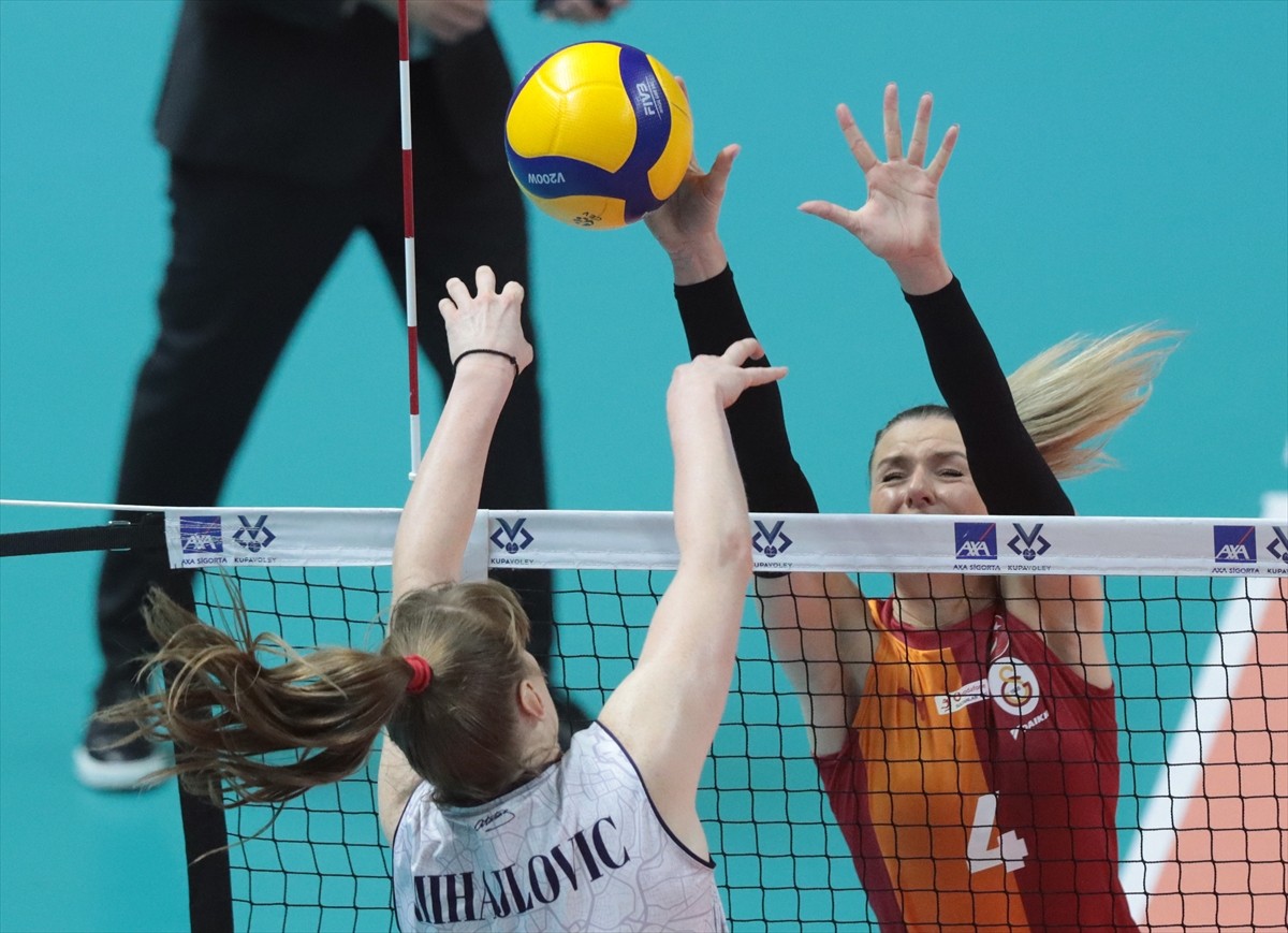 Voleybolda Kadınlar AXA Sigorta Kupa Voley müsabakalarında ilk gün 1. Grup mücadelesinde...