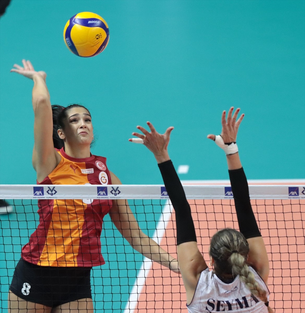 Voleybolda Kadınlar AXA Sigorta Kupa Voley müsabakalarında ilk gün 1. Grup mücadelesinde...