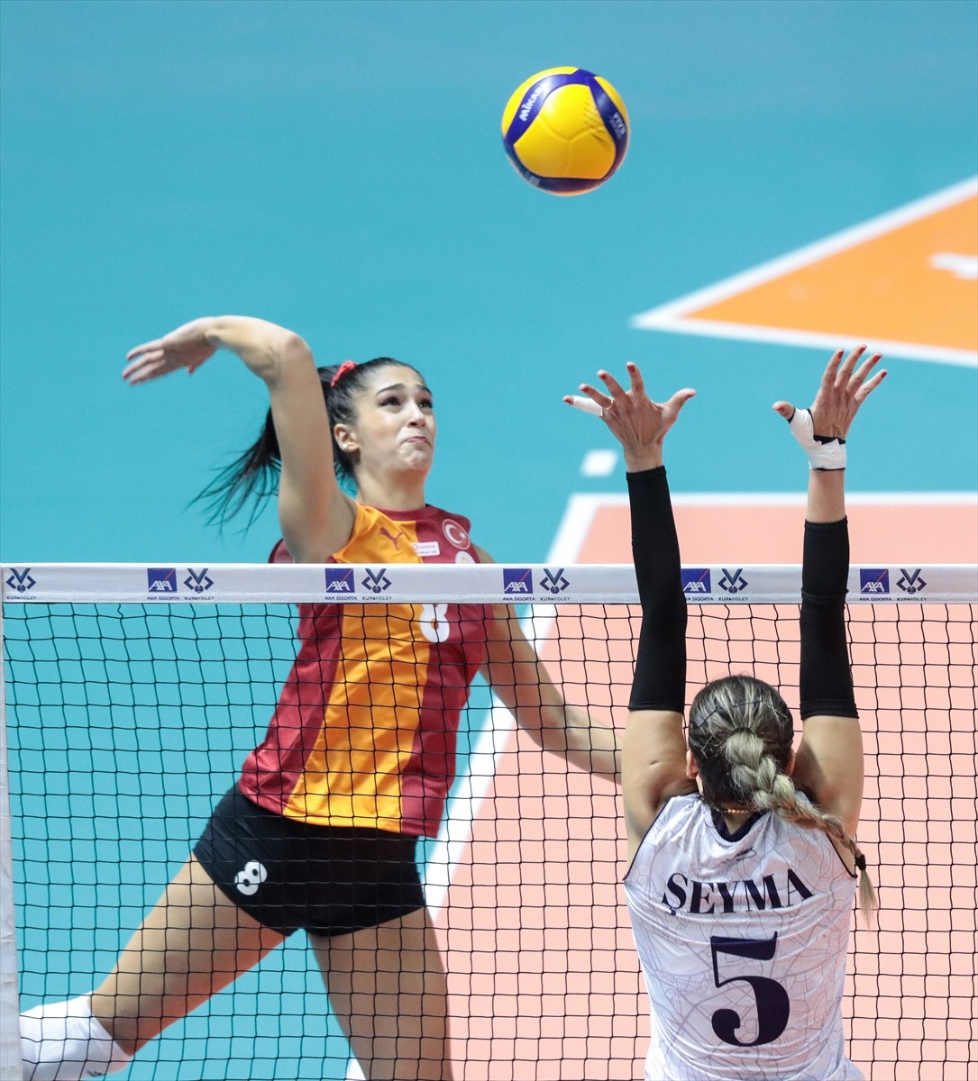 Voleybolda Kadınlar AXA Sigorta Kupa Voley müsabakalarında ilk gün 1. Grup mücadelesinde...