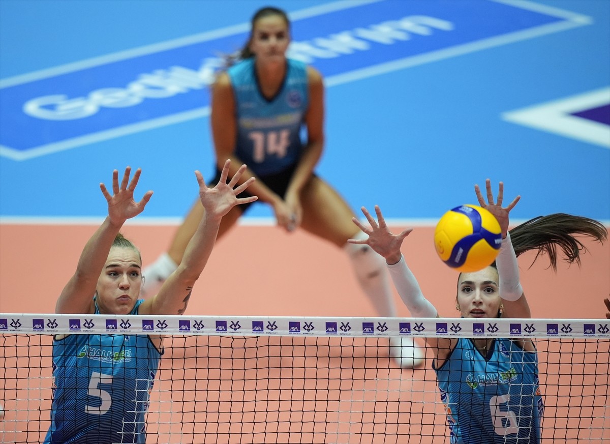 AXA Sigorta Kadınlar Kupa Voley maçında Aydın Büyükşehir Belediyespor ile Bahçelievler...