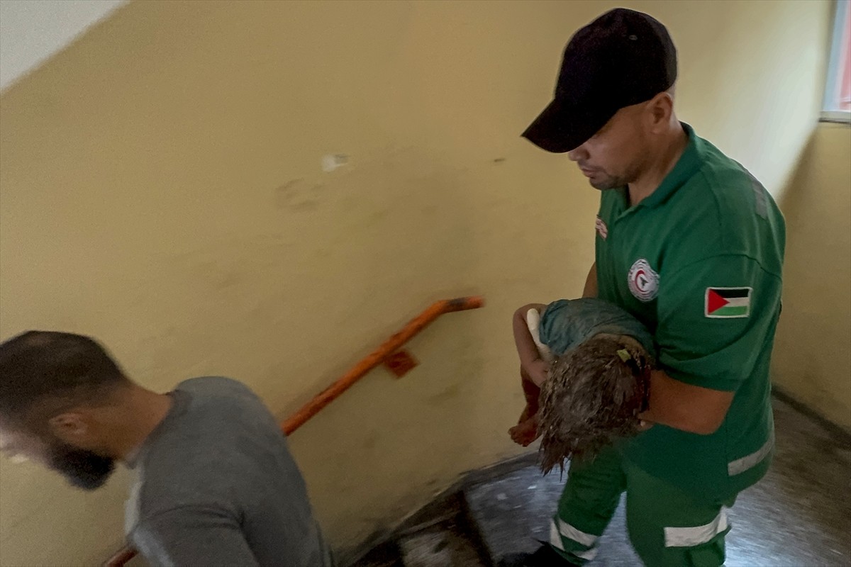 İsrail ordusunun, Gazze kentinin batısındaki Şatı Mülteci Kampı'nda bir okula düzenlediği...