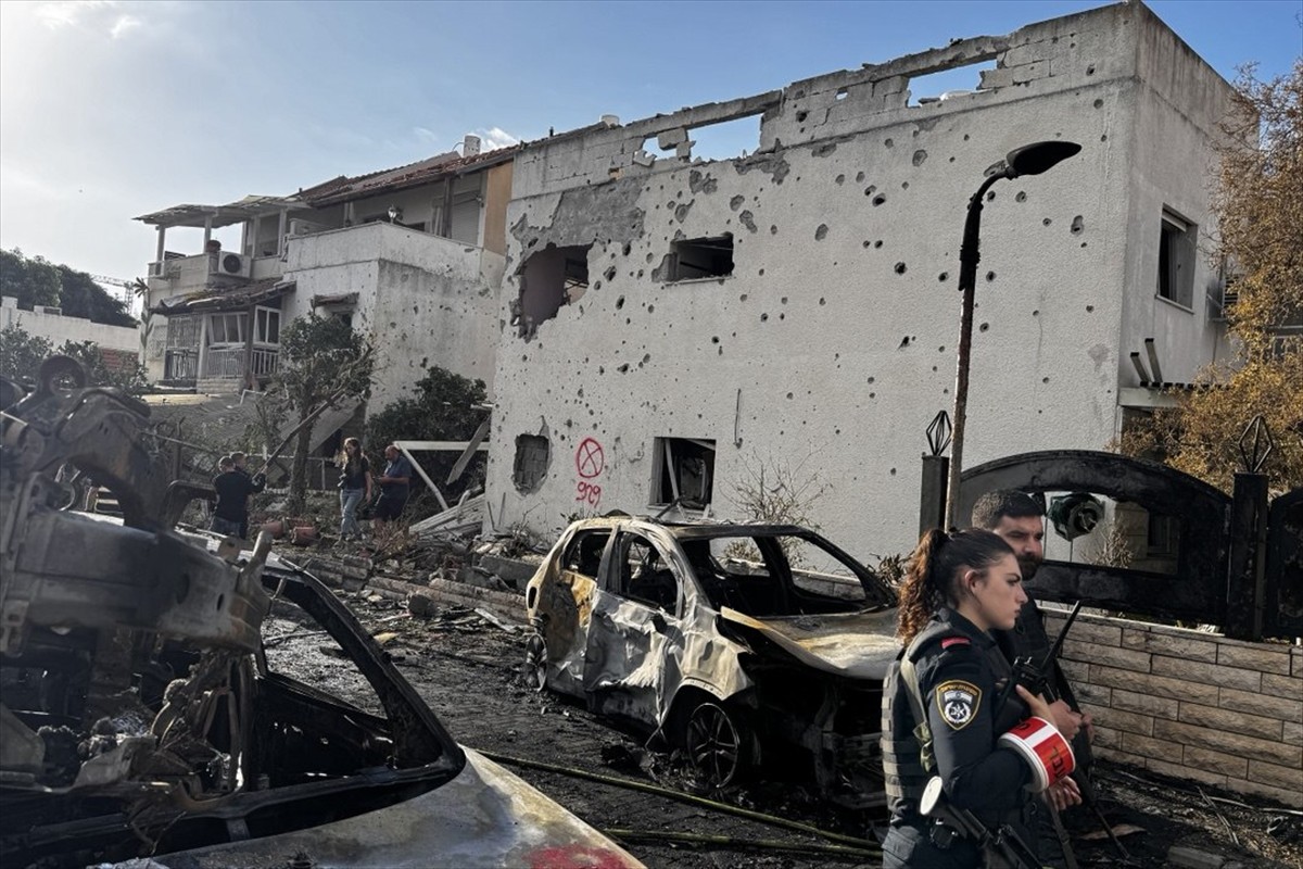 Lübnan Hizbullahı'nın İsrail'in kuzeyindeki bölgelere roket saldırıları sabah saatlerinde de devam...