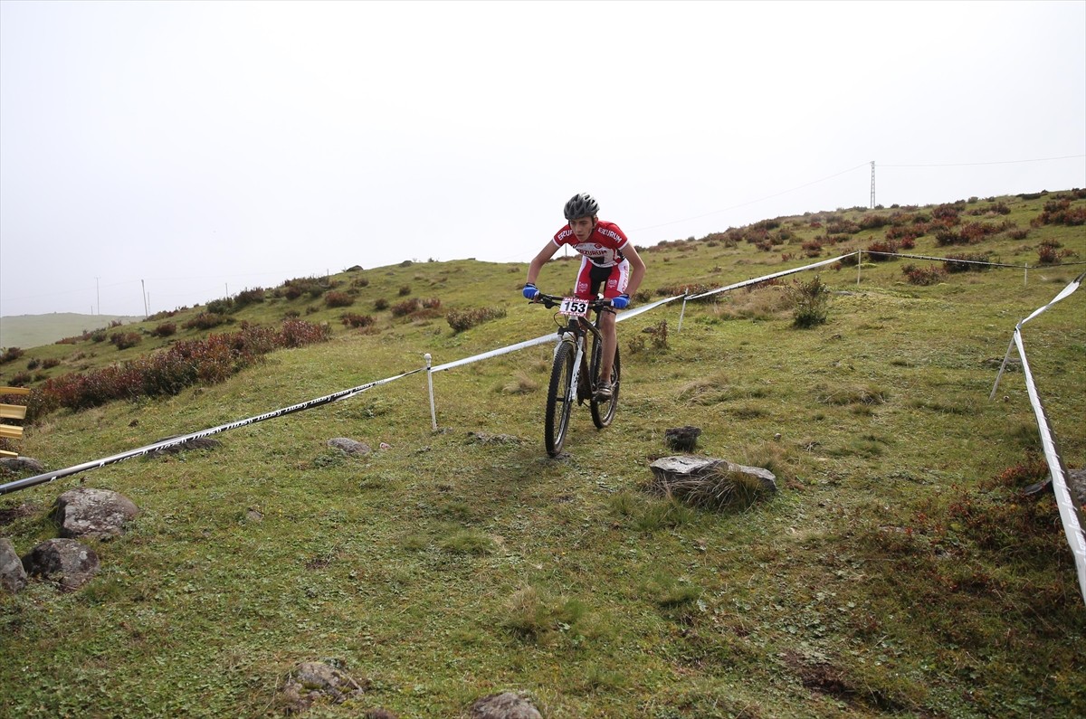 Rize'nin Güneysu ilçesinde Uluslararası Rize MTB Cup Dağ Bisikleti Yarışları düzenlendi.