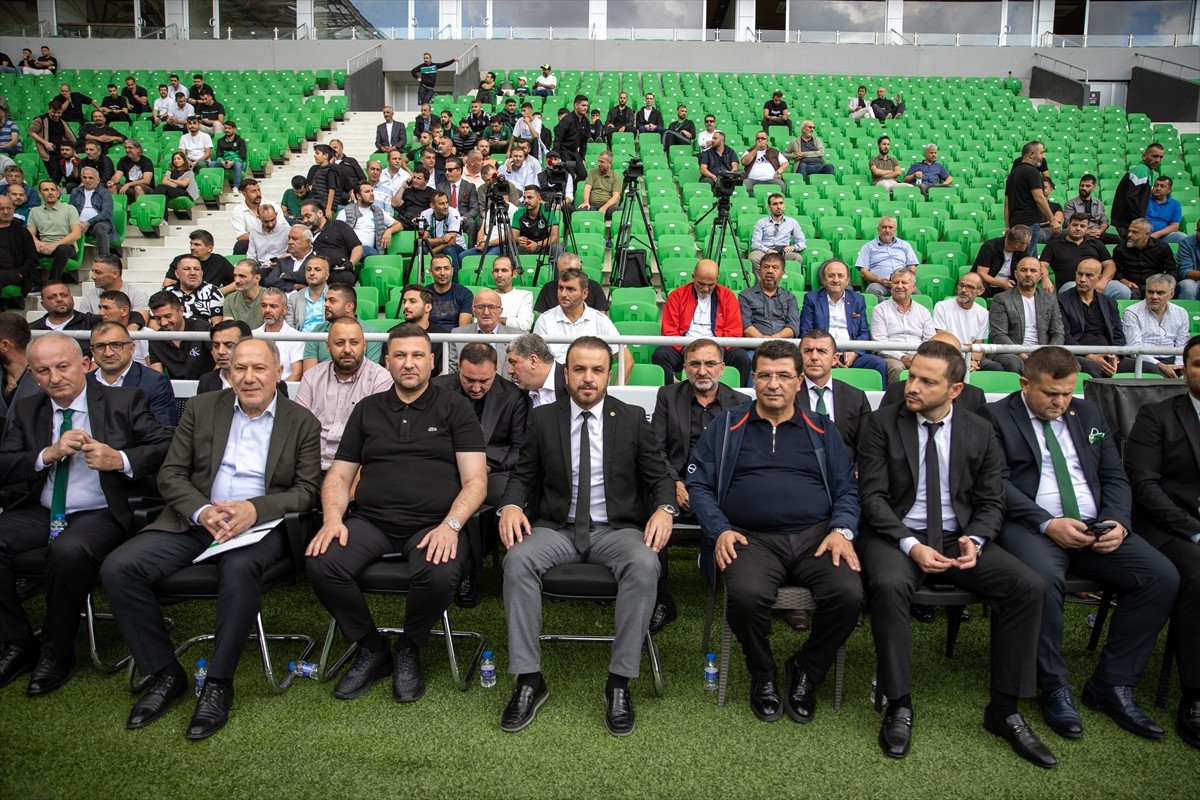 Sakaryaspor Kulübünde başkanlığa Yeni Sakarya Atatürk Stadı'nda gerçekleştirilen seçimli...