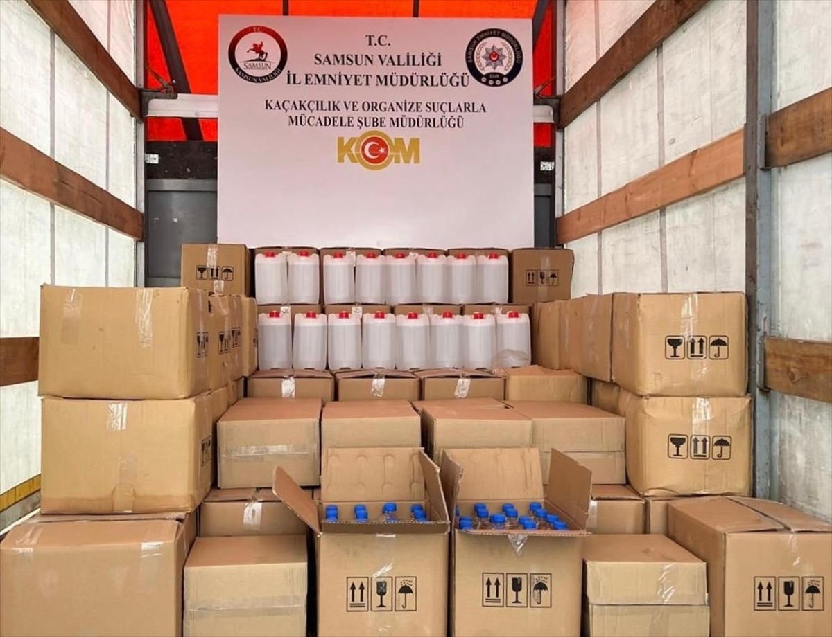 Samsun'un Atakum ilçesinde düzenlenen kaçakçılık operasyonunda 2 ton 40 litre etil alkol ele...