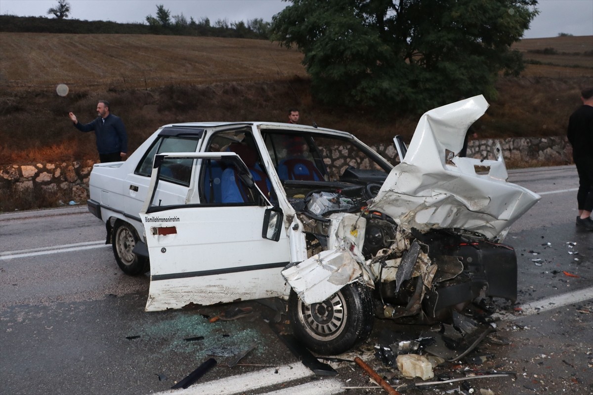 Samsun'un Havza ilçesindeki kazada 1 kişi öldü, 1'i ağır 5 kişi yaralandı. Olay yerine polis...