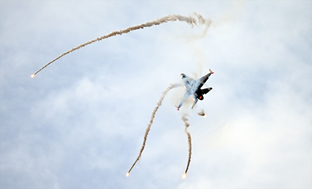 Türk Hava Kuvvetlerinin F-16 gösteri ekibi SOLOTÜRK, Belçika'da gösteri uçuşu gerçekleştirdi....