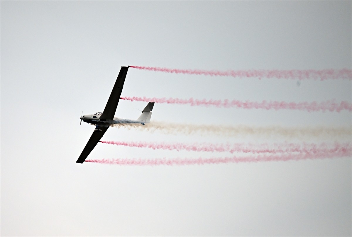 Türk Hava Kuvvetlerinin F-16 gösteri ekibi SOLOTÜRK, Belçika'da gösteri uçuşu gerçekleştirdi....