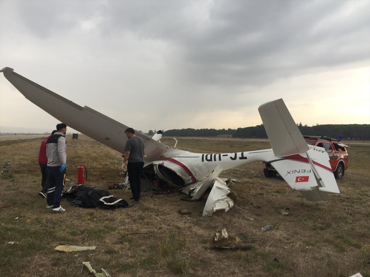 Bursa'da eğitim uçağının Yenişehir Havaalanı apron kısmına düşmesi sonucu iki pilot hayatını...