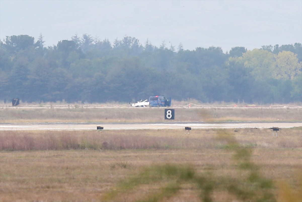 Bursa'da eğitim uçağının Yenişehir Havaalanı apron kısmına düşmesi sonucu iki pilot hayatını...