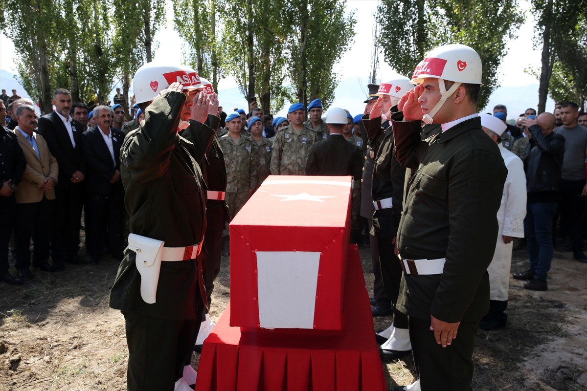 Irak'ın kuzeyindeki Pençe-Kilit Operasyonu bölgesinde şehit olan Piyade Sözleşmeli Er Maşallah...