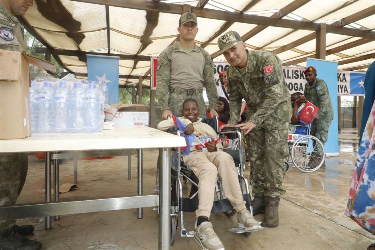 Somali Türk Görev Kuvveti Komutanlığı tarafından, Sivil Asker İş Birliği kapsamında, Somalili...