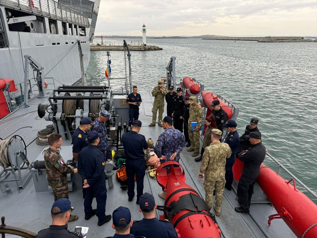 TCG Yüzbaşı Güngör Durmuş ve TCG Akçay tarafından, Mayısın Karşı Tedbirleri Karadeniz (MCM Black...