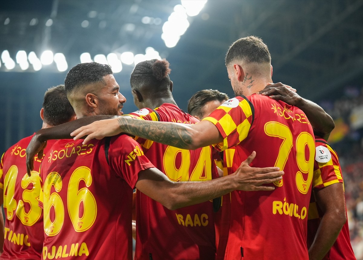 Trendyol Süper Lig'in 6. haftasında Göztepe ile Bellona Kayserispor Gürsel Aksel Stadı'nda...