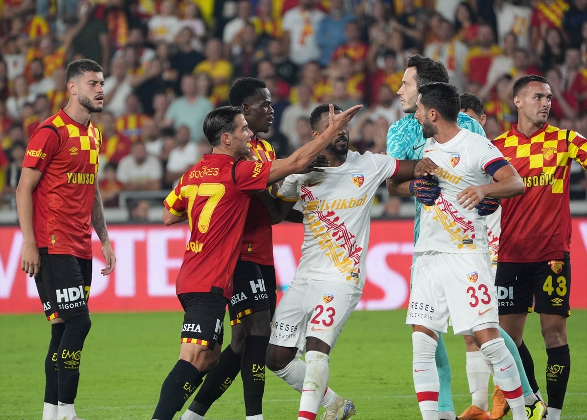 Trendyol Süper Lig'in 6. haftasında Göztepe ile Bellona Kayserispor takımları, Gürsel Aksel...