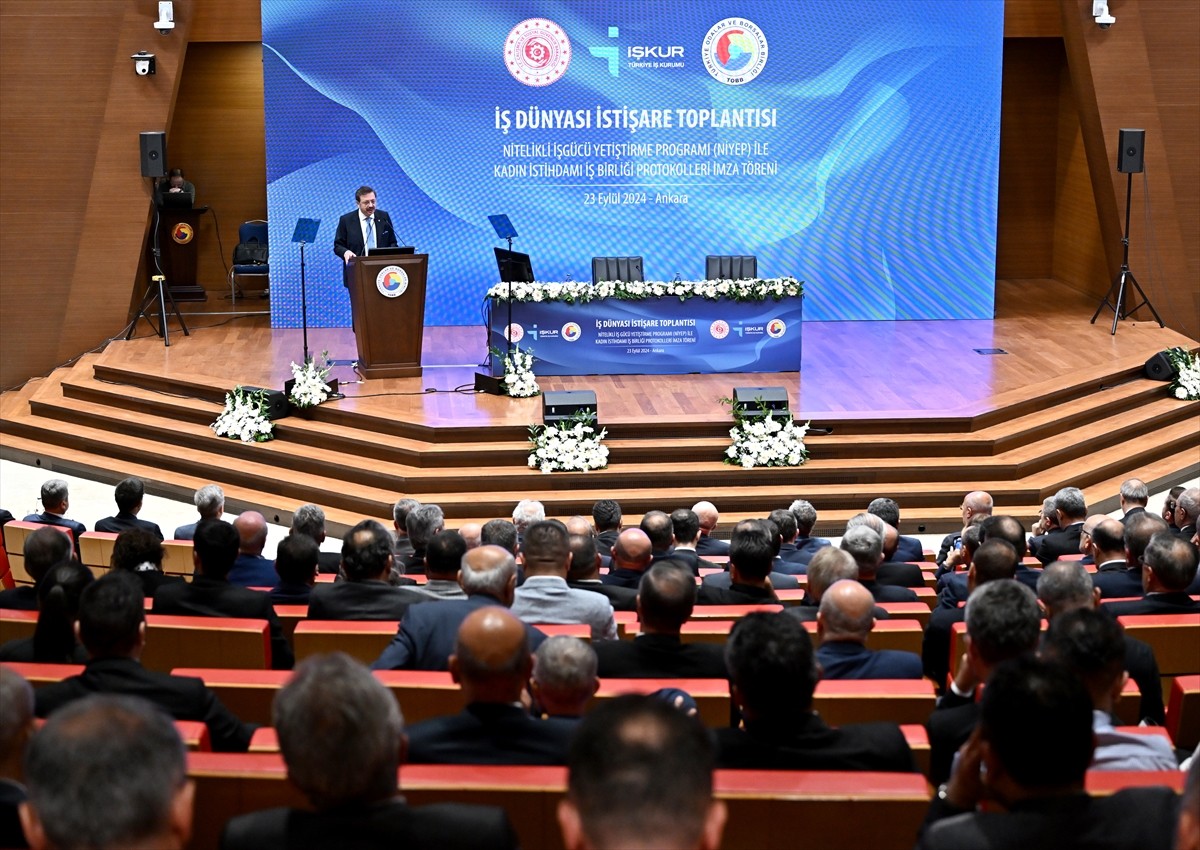 Türkiye Odalar ve Borsalar Birliği (TOBB) ev sahipliğinde TOBB İkiz Kuleler Konferans Salonu'nda...