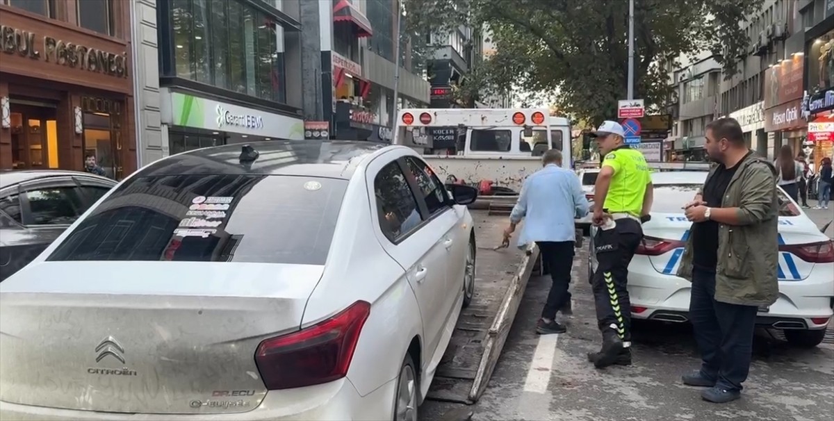 Zonguldak'ta aracında abartı egzoz ve havalı süspansiyon bulunan sürücüye 7 bin 945 lira para...